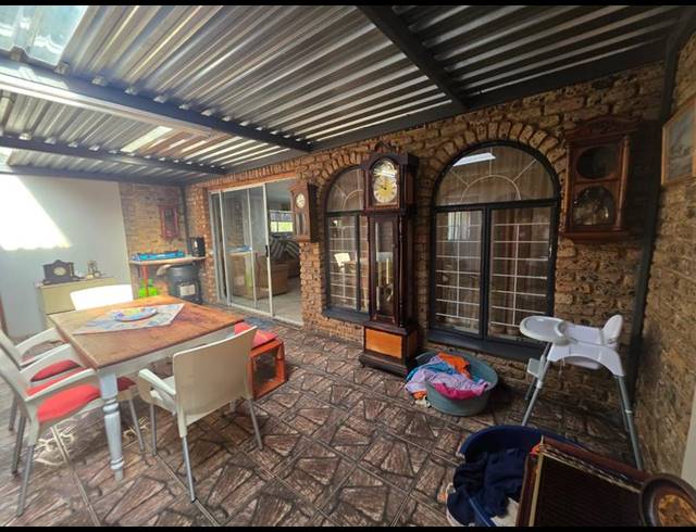 4 BEDROOM HOUSE FOR SALE IN HELIKONPARK